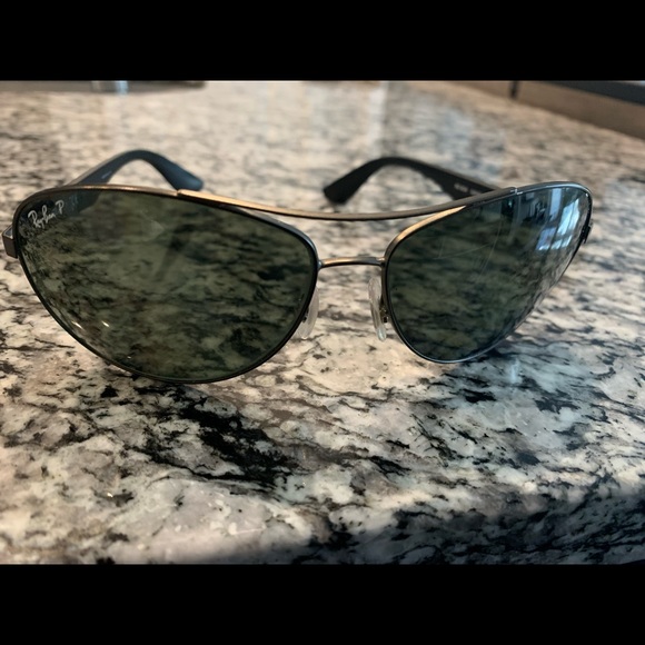 Black Polarized Ray Ban sunglasses in good condition. - Picture 1 of 3